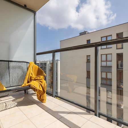 Przytulny Apartament Na Wroclawskiej Z Parkingiem W Krakowie By Noclegi Renters Exteriör bild